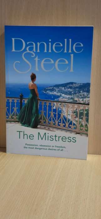 The Mistress : Danielle Steel  (Large Paperback)