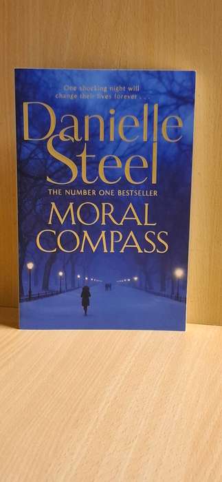 Moral Compass : Danielle Steel (Large Paperback) NEW CONDITION