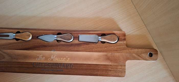 Wooden Cheeseboard with 3 Cheese Knives