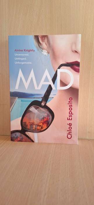 Mad : Chloe Esposito (Large Paperback)