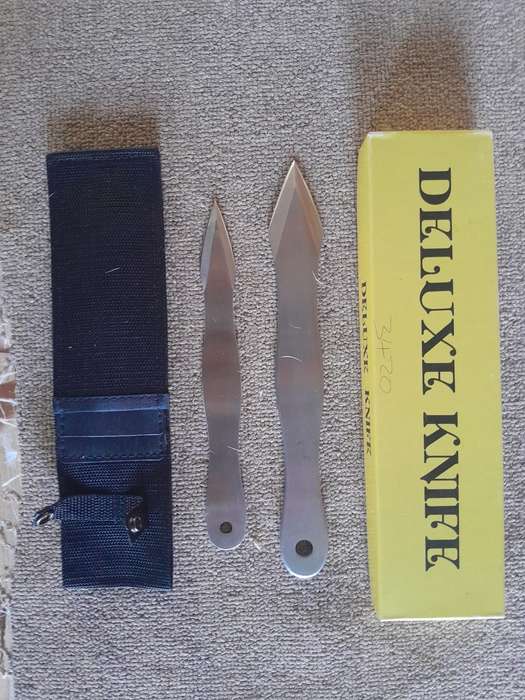 Deluxe Throwing Knife Set