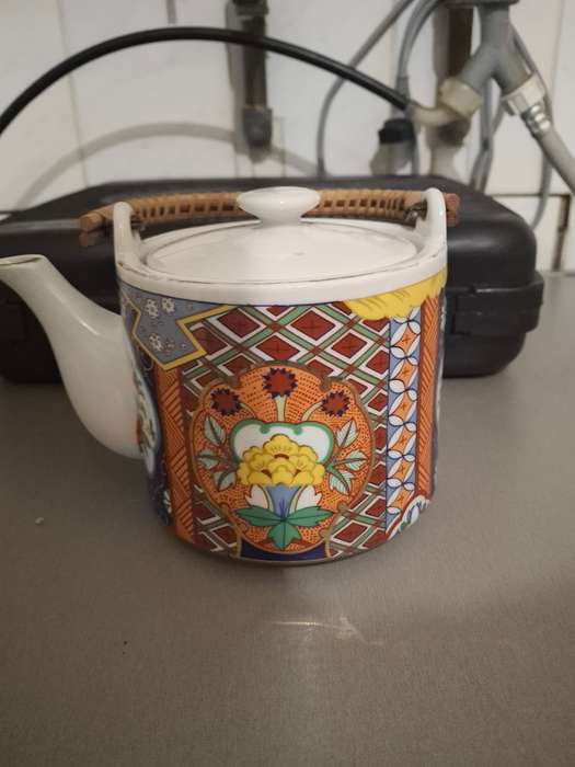 Imarai style procelain oriental tea pot