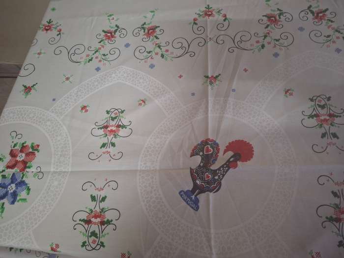Pretty nicely printed floarl table cloth