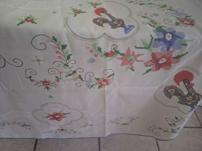 Pretty nicely printed floarl table cloth