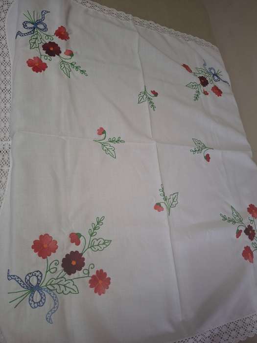 Pretty nicely printed floarl table cloth