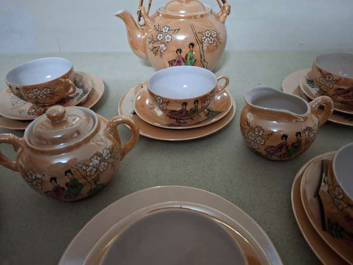 Compelte procleain luster japense tea set