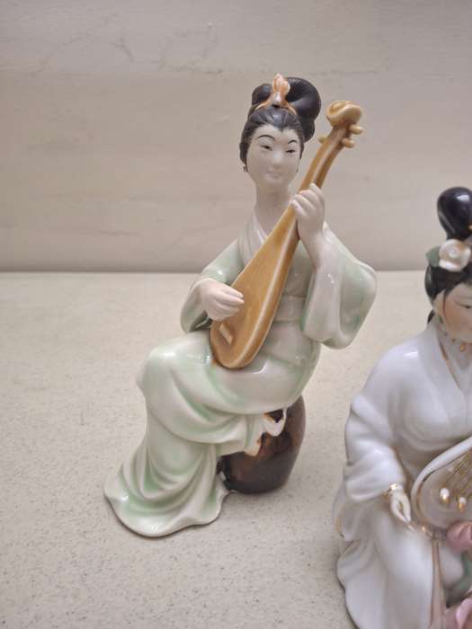Two nice oriental figurines