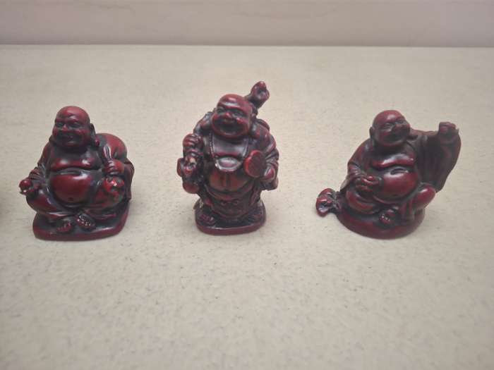 A lot of four small resin buddha figurines