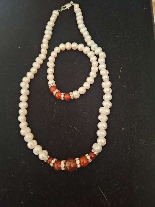 Pearl and orange stone with bangle set