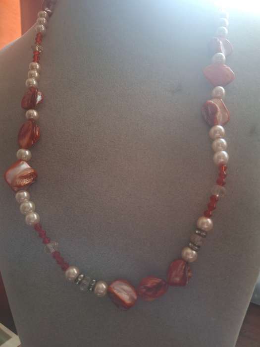 Pink shell and pearl like beaded necklace