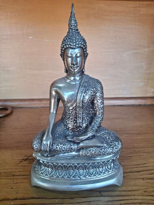 Stunning thaibean sliver in color metal buddha figurine