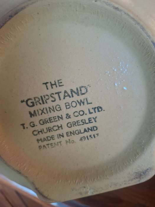 Small vintage grib stand bowl