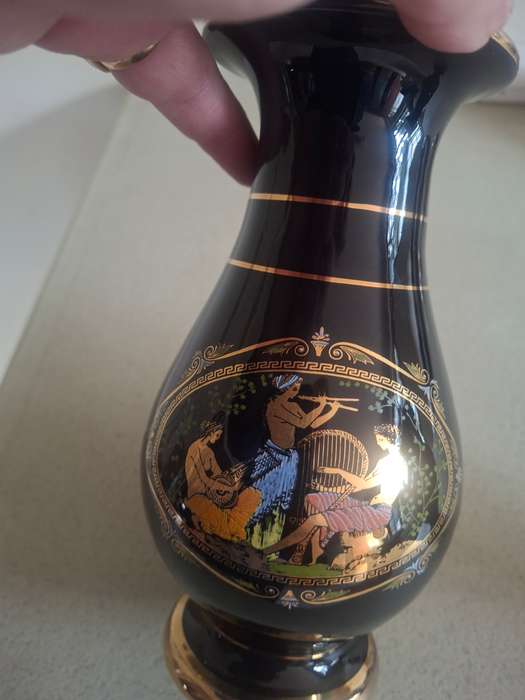Stunning decorated greek vase