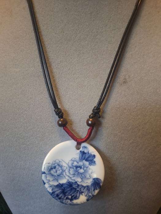 Pretty blue and white oriental pendant on tong