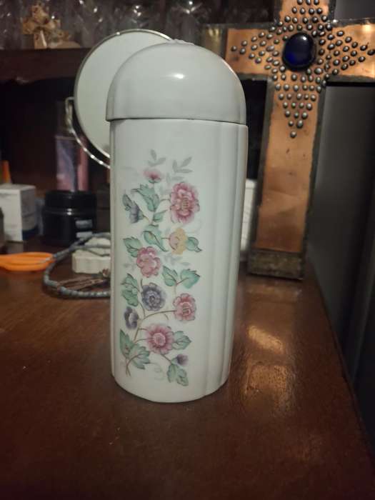 Made for elizabeth. Adren procelain powder holder