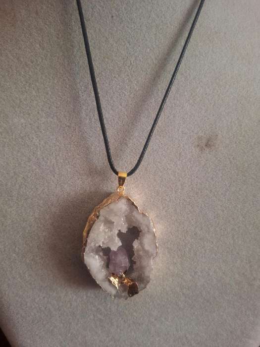 Nice quarts and amythest stone pend