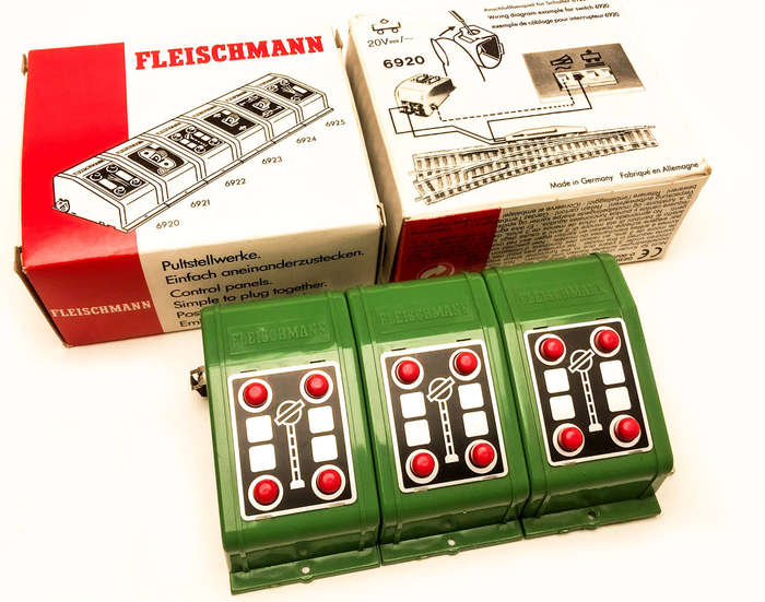 Fleischmann: 6922 Impulse Switches for four uncoupler tracks
