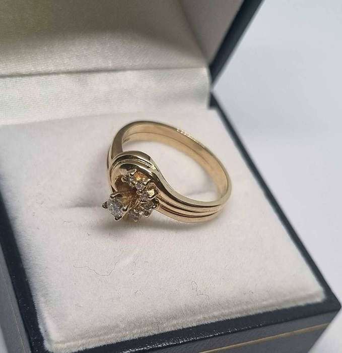 9ct Yellow Gold and Diamond Wedding Ring Set