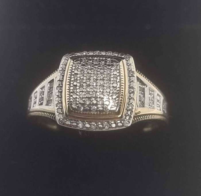 9ct Yellow and White Gold Diamond Ring