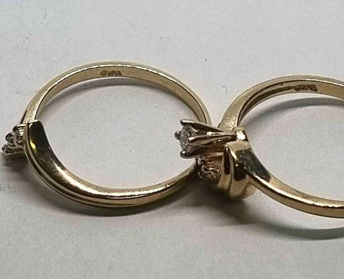 9ct Yellow Gold and Diamond Wedding Ring Set