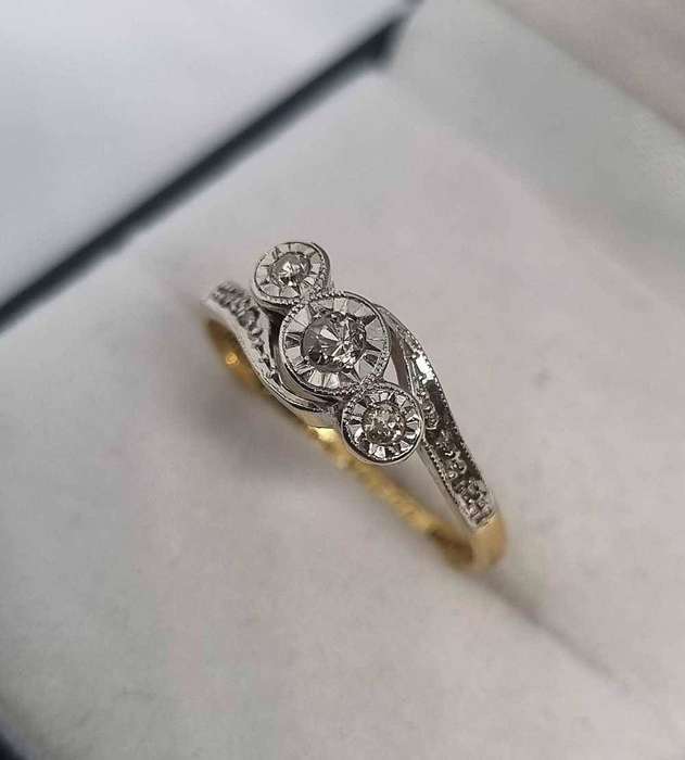 18ct Yellow Gold and Platinum Diamond Ring