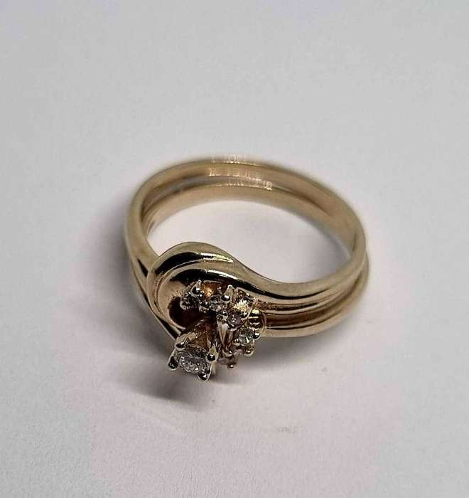 9ct Yellow Gold and Diamond Wedding Ring Set