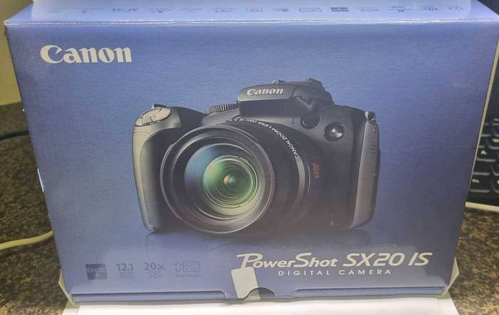 Canon PowerShot SX20 IS Camera