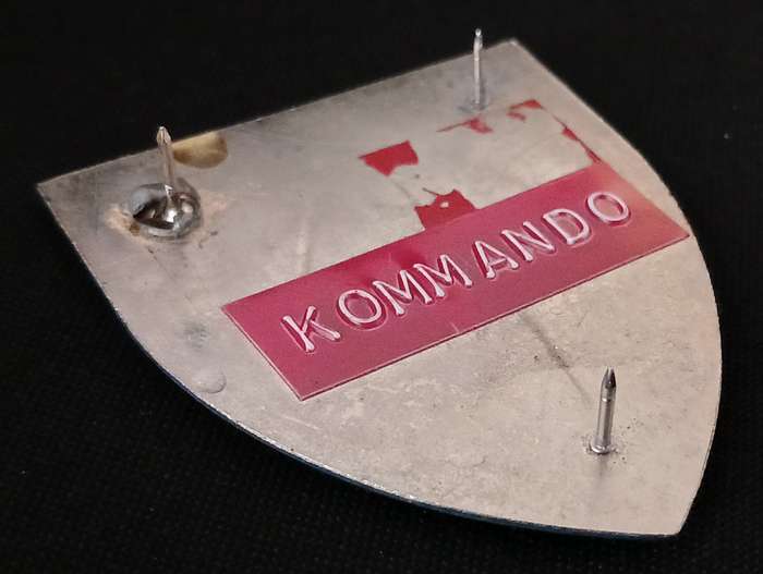 SADF KIMBERLY COMMANDO SHOULDER FLASH      ( ONE PIN REPAIRED )                   L44