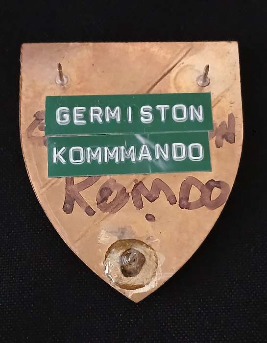 SADF GERMISTON COMMANDO SHOULDER FLASH       ( ONE PIN REPAIRED )               L45