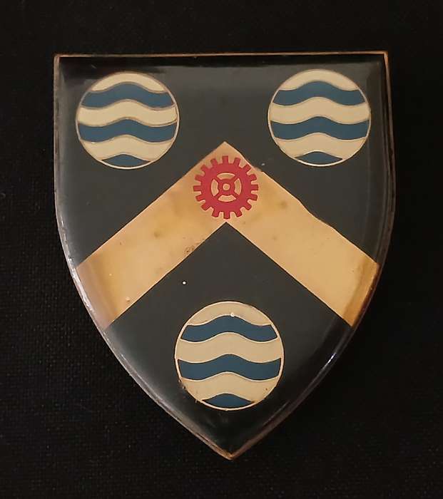 SADF SPRINGS COMMANDO SHOULDER FLASH     ( ONE PIN REPAIRED )                      L97