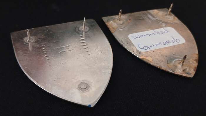 WARMBATHS COMMANDO SHOULDER FLASH PAIR  ( ONE FLASH 3 PINS REPAIRED AND ONE FLASH MISSING PIN ) L121