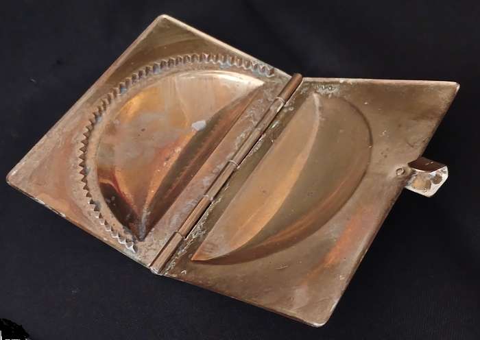 VINTAGE BRASS DUMPLING MOLD