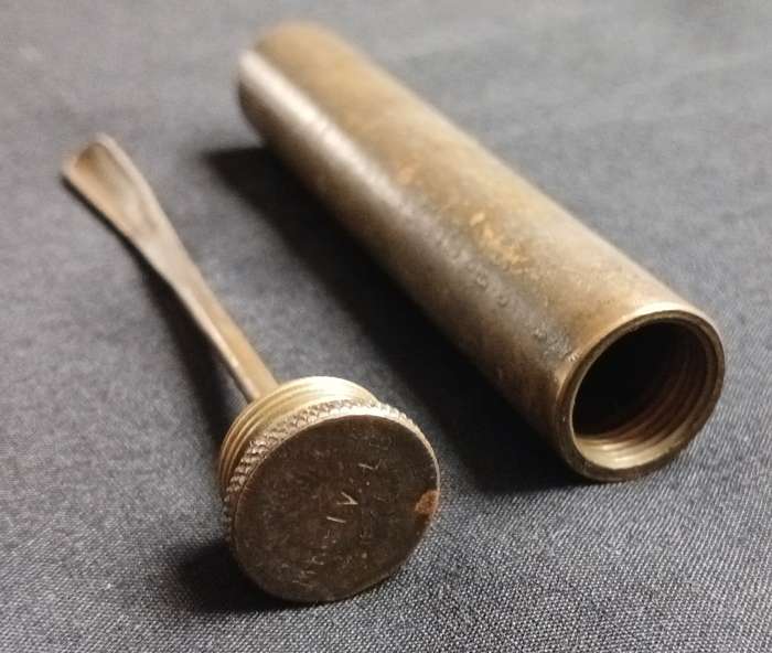 LEE ENFIELD OILER / OIL BOTTLE  MK. IV. LB  14 U ARROW -- ON OLILER MARKED A G E C             L192