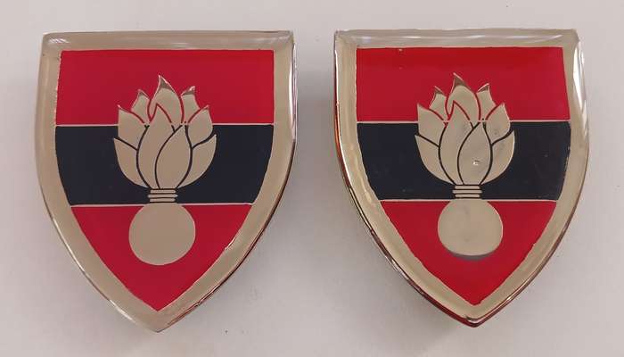 SADF  --- SCHOOL OF ENGINEERS SHOULDER FLASH PAIR  -  SILVER           E7