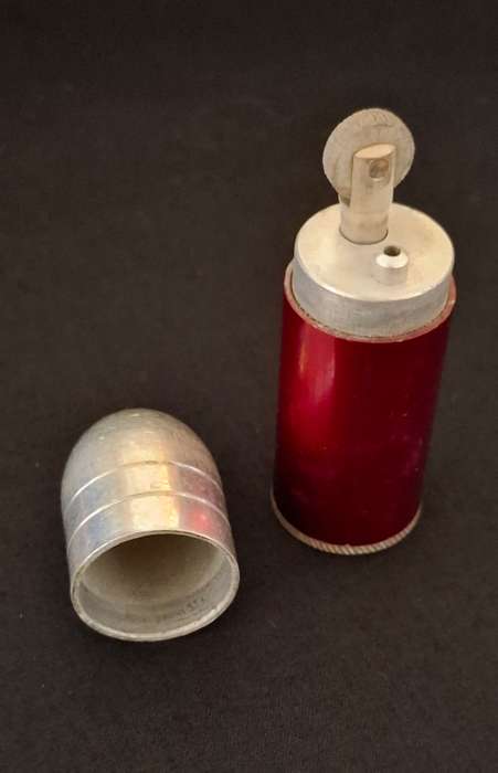 BEROCHE - SWISS MADE 70738 - BULLET - PETROL LIGHTER    -- MINT Condition --           JJ11