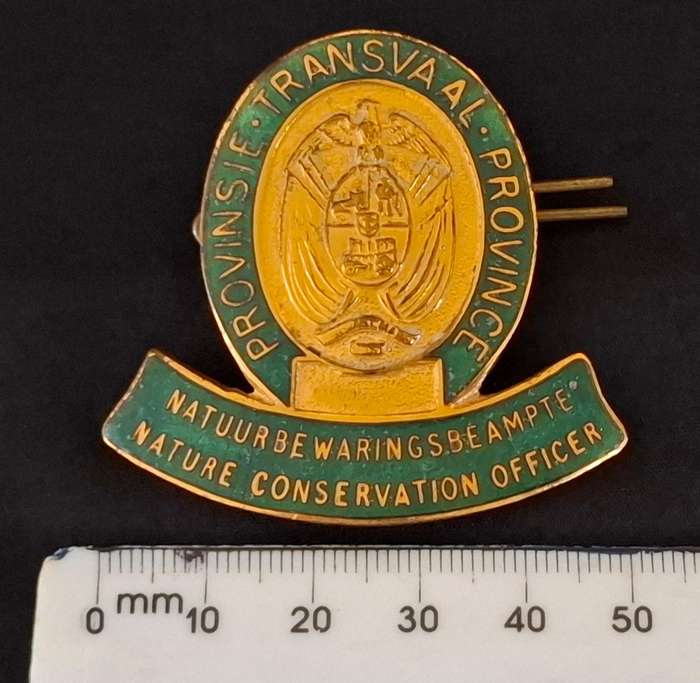 TRANSVAAL PROVINCE NATURE CONSERVATION OFFICER CAP BADGE     ---- RARE ----     E81