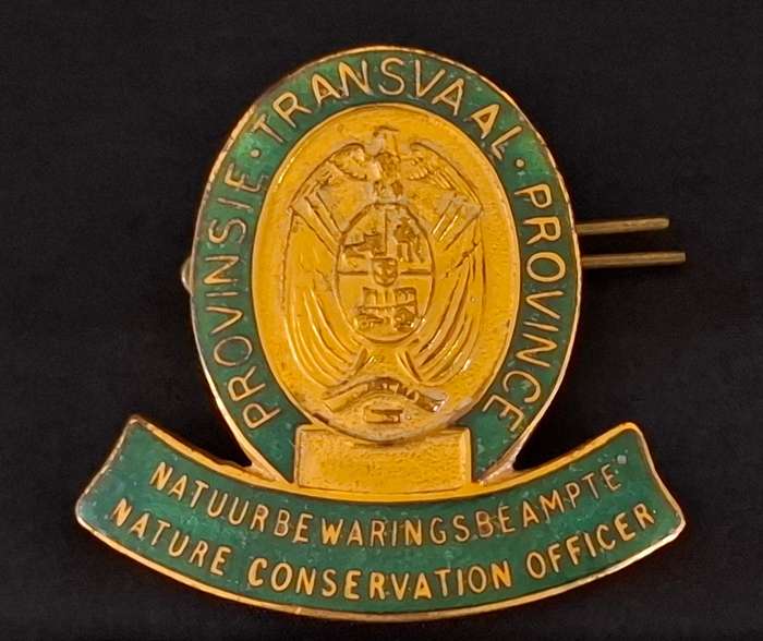 TRANSVAAL PROVINCE NATURE CONSERVATION OFFICER CAP BADGE     ---- RARE ----     E81