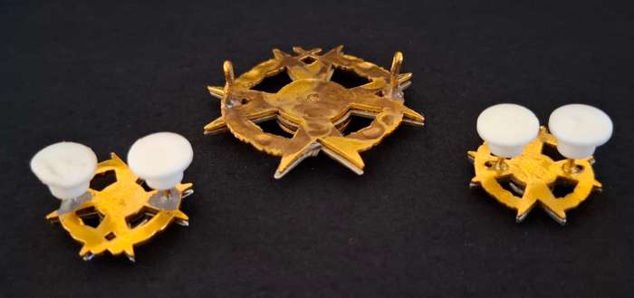 South African Corps of Chaplains Cap And Collar Badges, Christian ---- NOTE Cap Badge Lugs -- E89