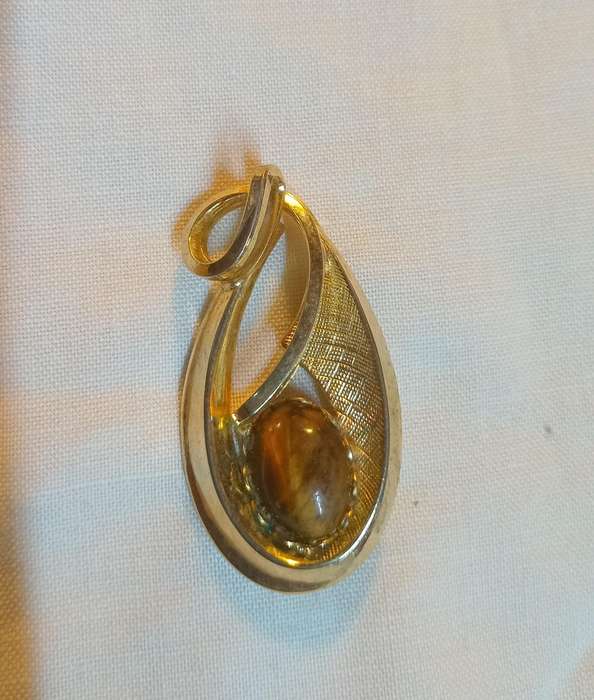 Brooch