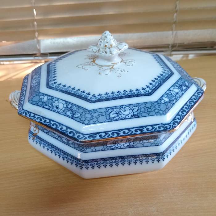 Losol Ware tureen