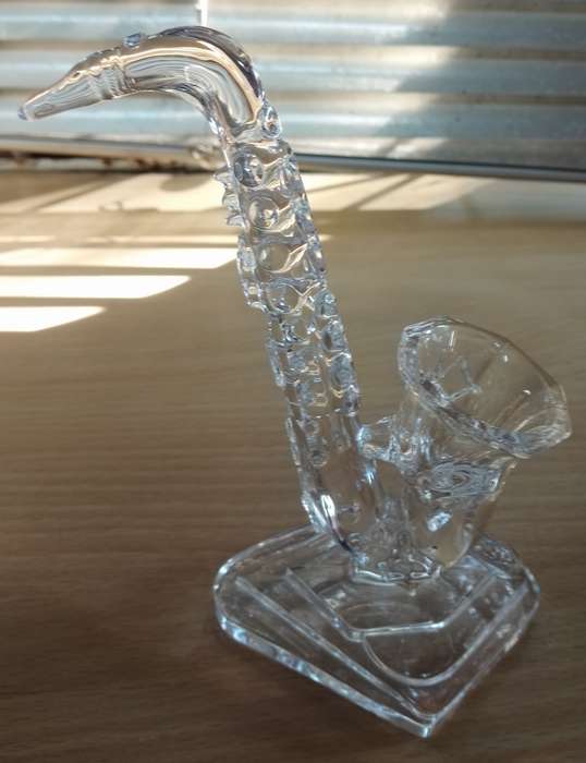 Small crystal saxophone