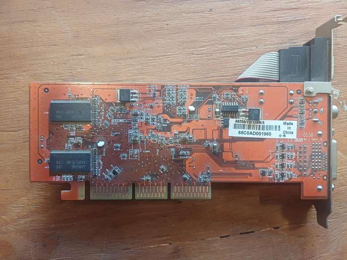 Asus A9250/TD/128M/A (Ati Radeon 9250)