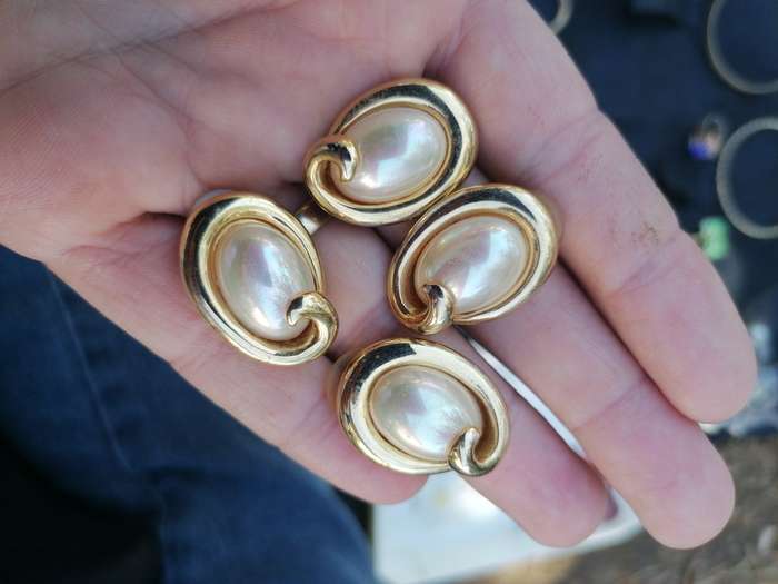 Vintage earrings. Price for the lot