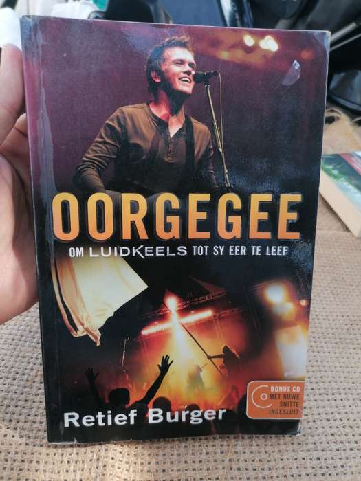 OORGEGEE: Om Luidkeels tot Sy Eer te Leef : Retief Burger. Geen cd