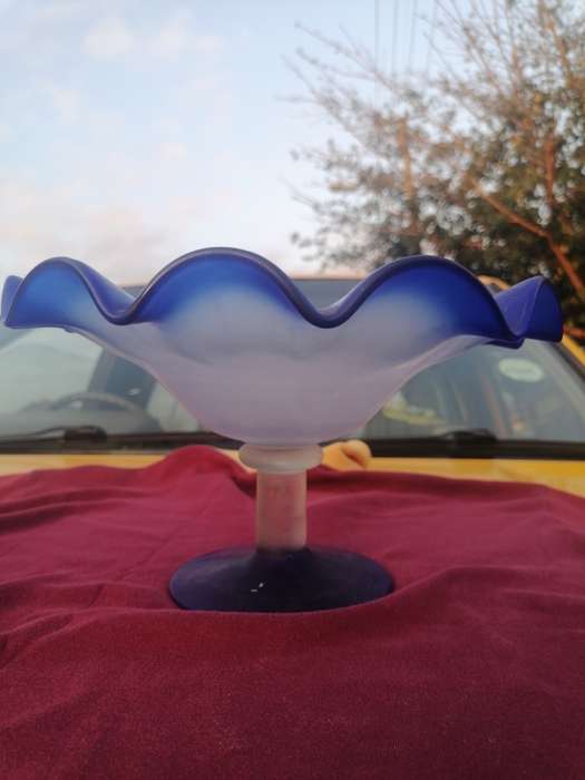 This beautiful bowl with a lovely wavy edge