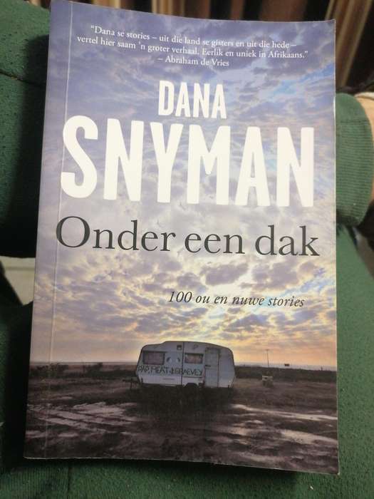 DANA SNYMAN ONDER EEN DAK