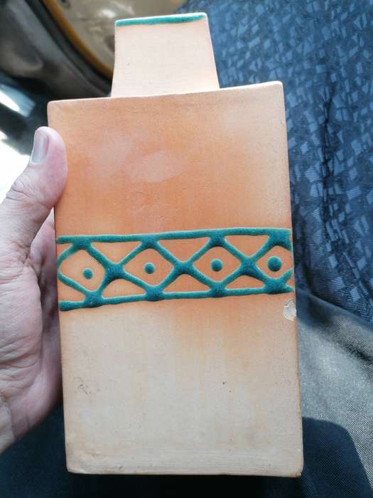 Vintage pottery 21.5cm x 7cm x 11 cm