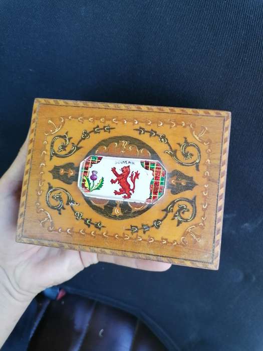 Musical jewelry box