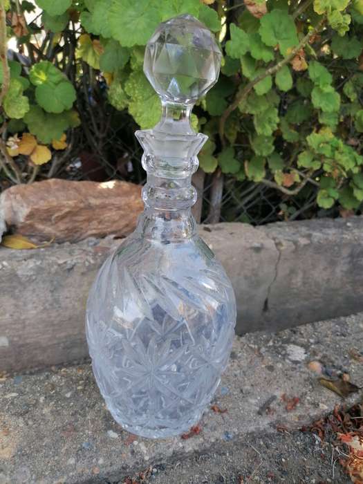 Crystal decanter