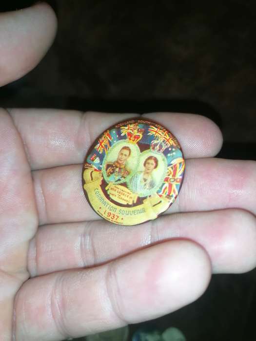 1937 coronation souvenir pin